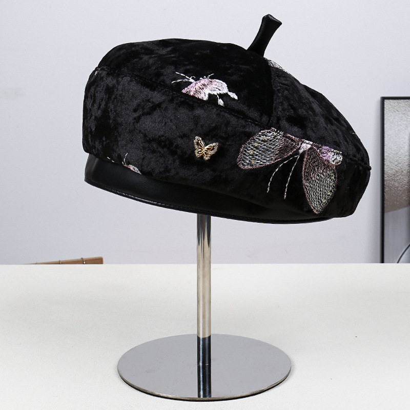 Fashionable Butterfly Embroide - Street Fashion Pose 评论和价格
