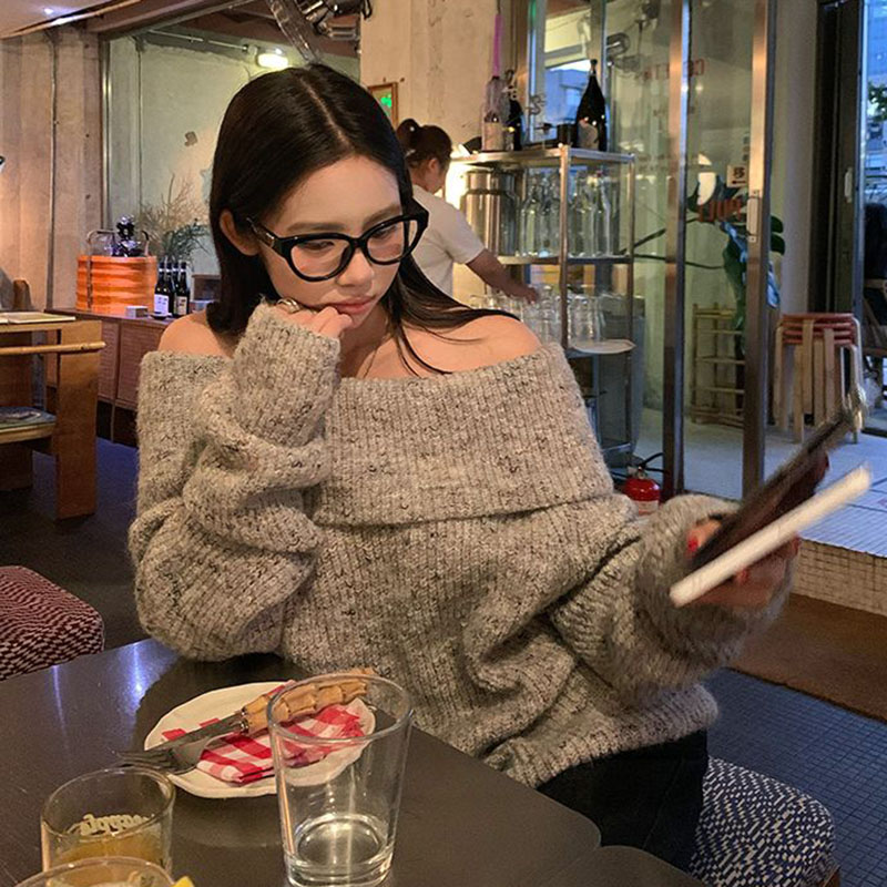 Elegant Off Shoulder Slash Nec - Street Fashion In Korea 评论和价格
