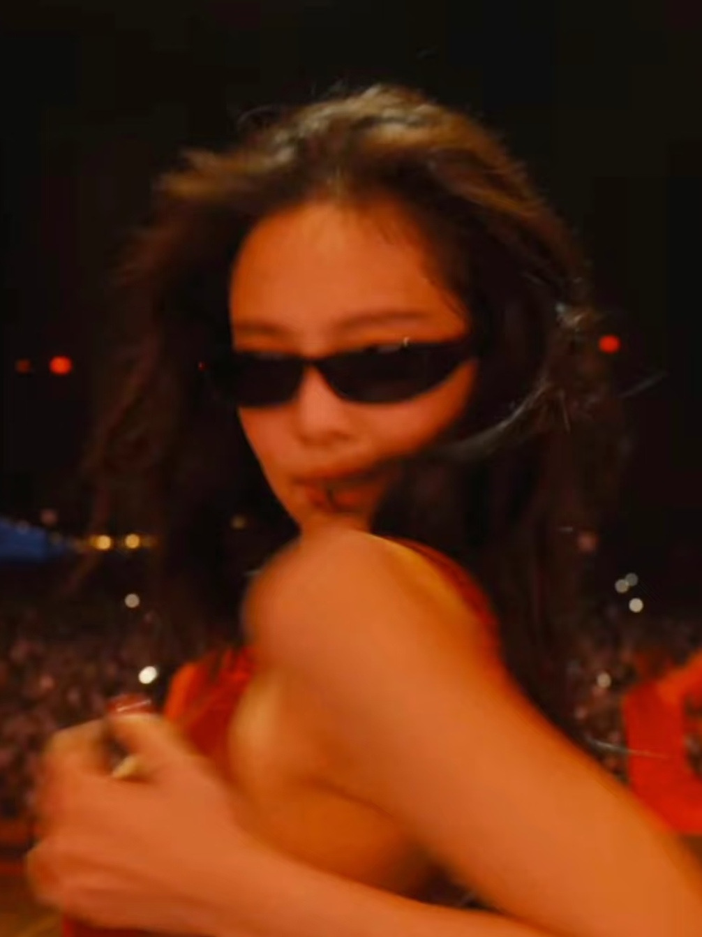Jennie Concert Vintage Small F - Street Fashion Pose 评论和价格